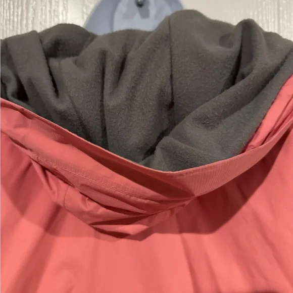 Vineyard Vines Women's Coral Rain Jacket - Picture 3 of 12